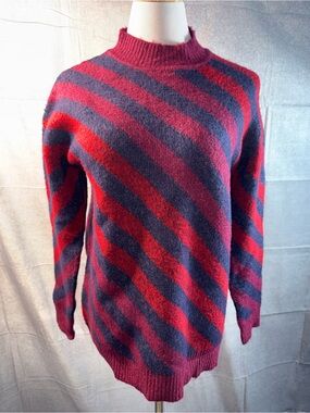 1477-Carolyn Taylor Red and Navy Diagonal Stripe Crewneck Sweater
